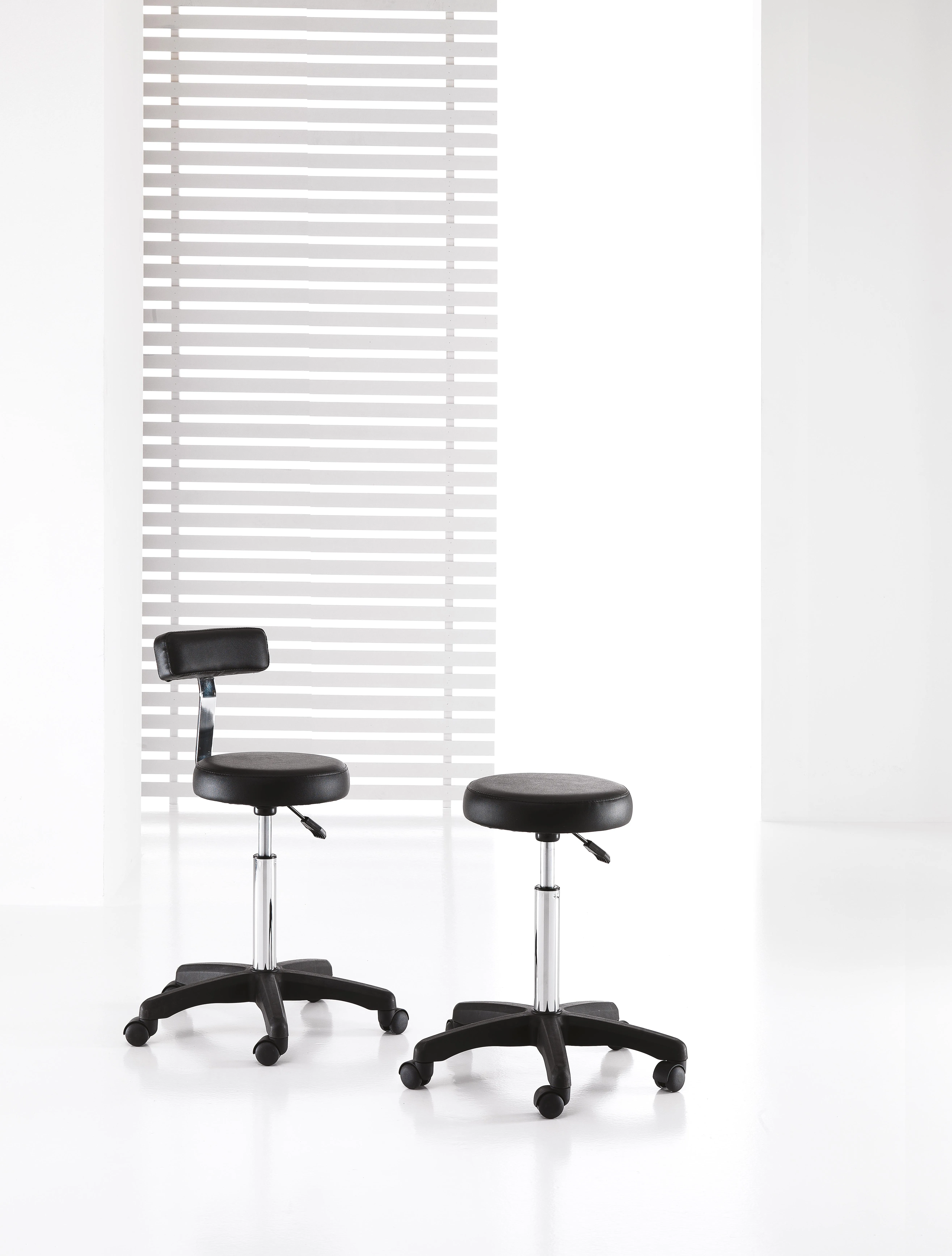 Xanitalia Smart Hocker mit Sky-Kunstlederbezug