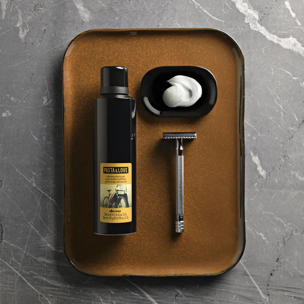 Davines Pasta & Love Rasurprodukte in brauner Schale