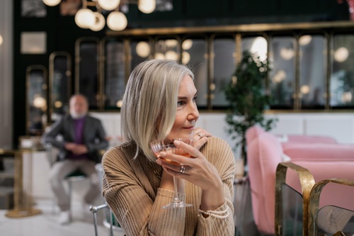 Welche Haarfarbe deckt am besten graue Haare ab?